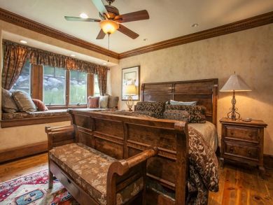 Luxury Alpine Style Huge Vacation Retreat Ski in Ski Out